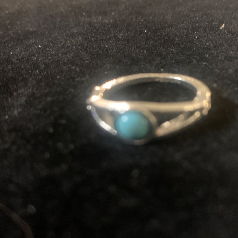 Elegant Silver Ring with Turquoise Stone